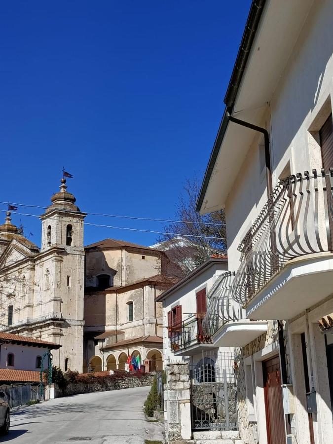 Casa Vacanze L'Agrifoglio Villa Castel Di Sangro Exterior foto